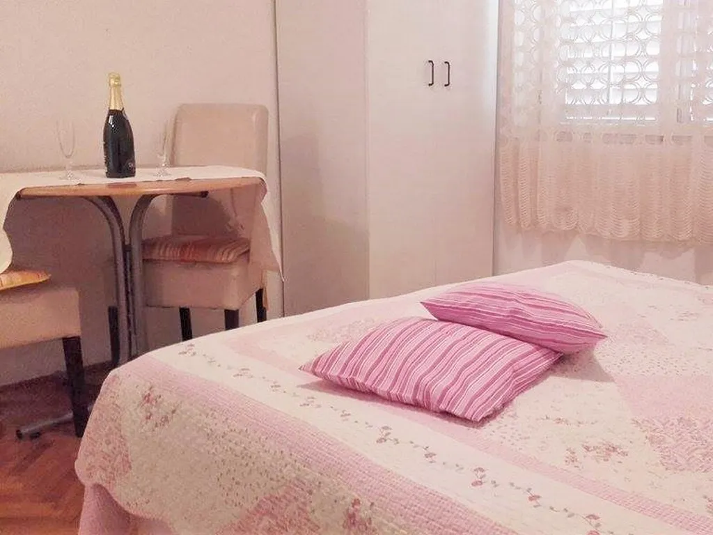 STUDIO CAPACITY 2 Room, Apartments Jela, Split