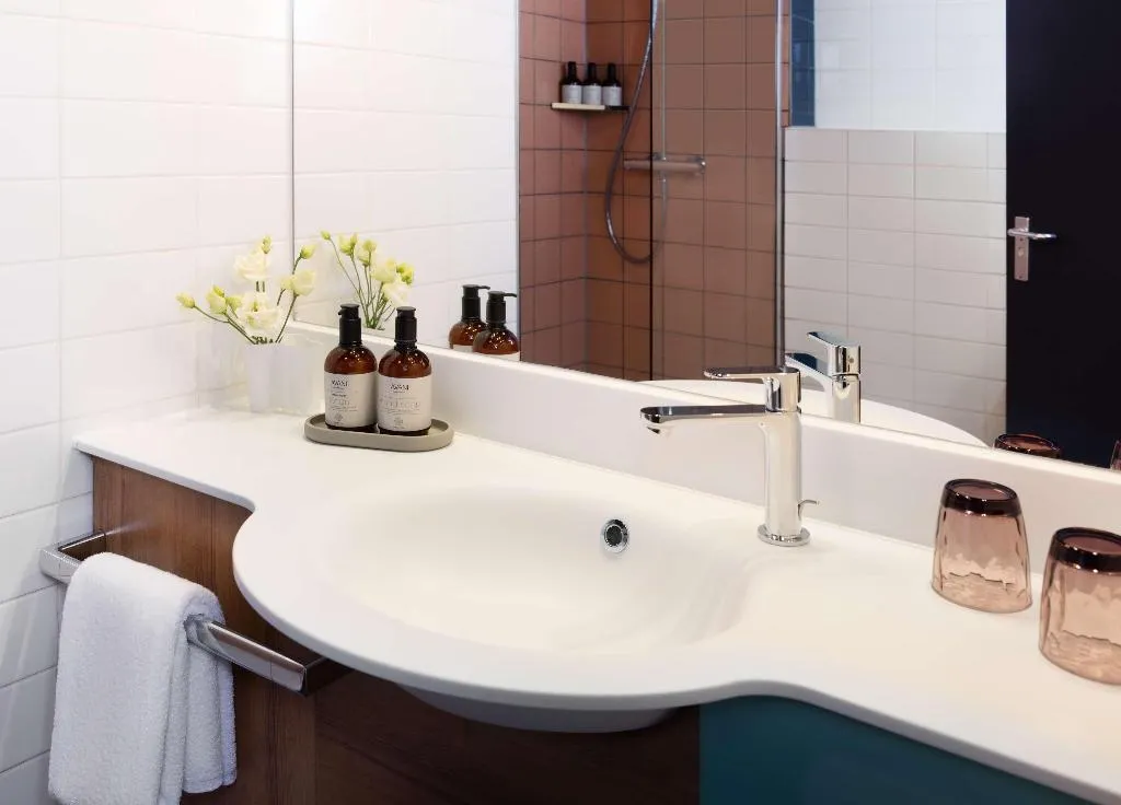 Room, Avani Museum Quarter Amsterdam Hotel-previously NH, Amsterdam