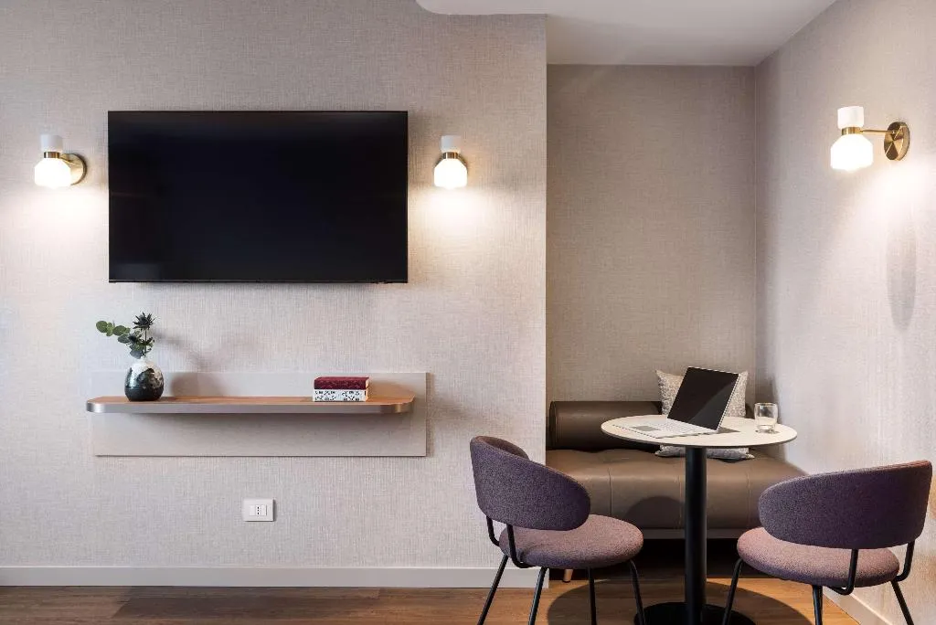 JUNIOR SUITE KING SIZE BED Room, Ambasciatori Hotel Venice Mestre, Tapestry Collec, Venice