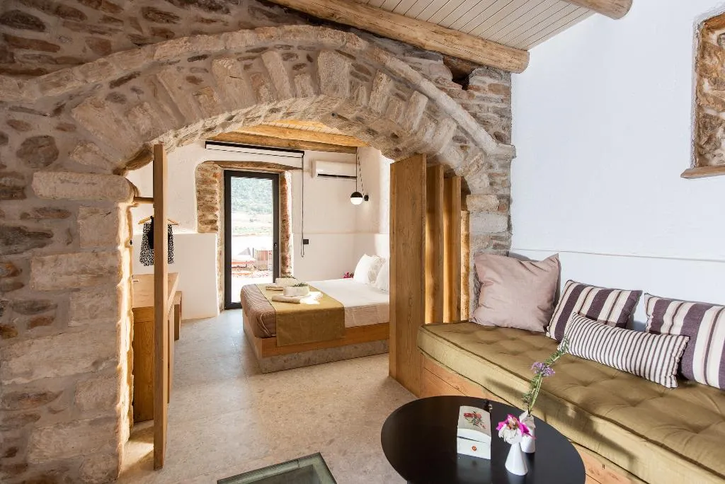 SUITE WITH PRIVATE POOL Room, Lameriana Secret Village, Crete