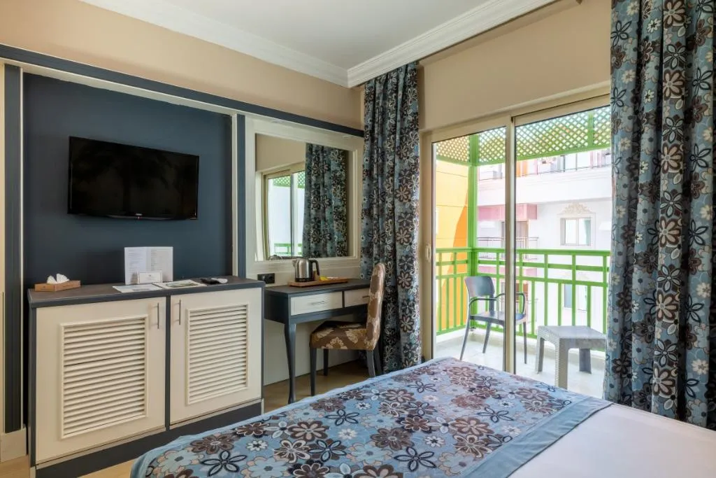 FAMILY ROOM LAND VIEW Room, Crystal Paraiso Aqua Collection, Antalya