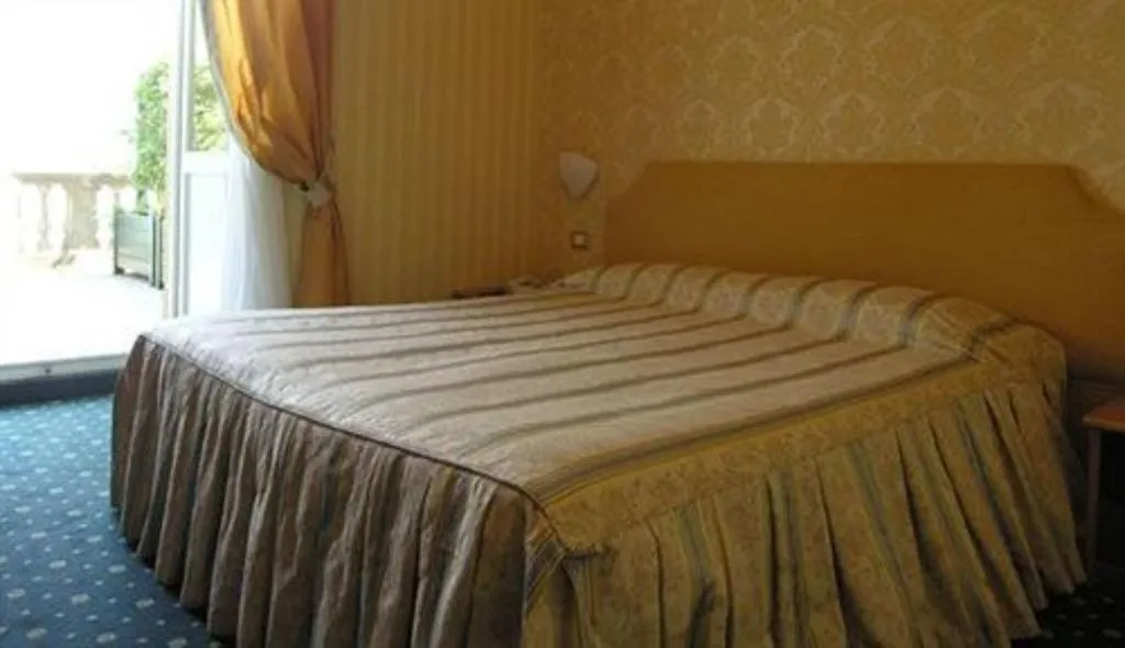 Double or Twin LAKE VIEW Room, Grand Hotel Menaggio, Milan