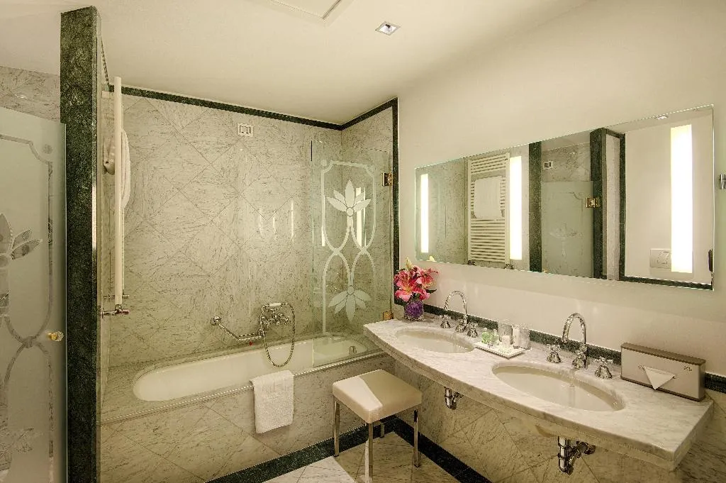 DOUBLE SUPERIOR Room, NH Firenze, Florence