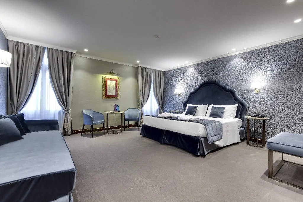 JUNIOR SUITE STANDARD Room, Dona Palace, Venice