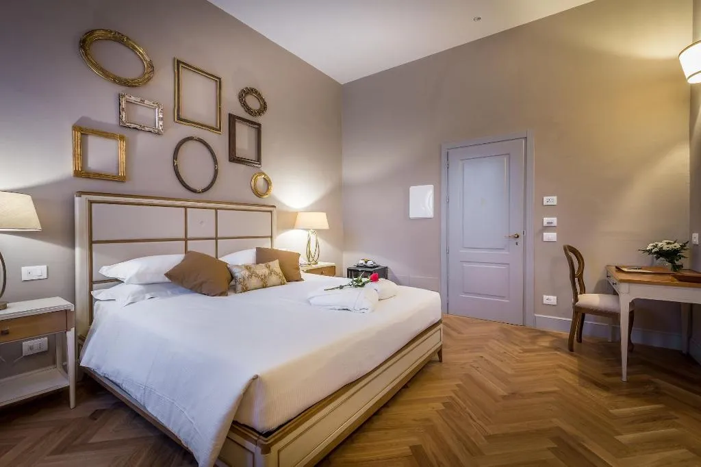 Room, Palazzo Ridolfi, Florence