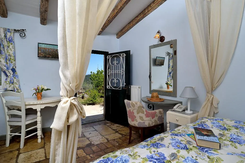 STUDIO STANDARD Room, Fundana Villas, Corfu