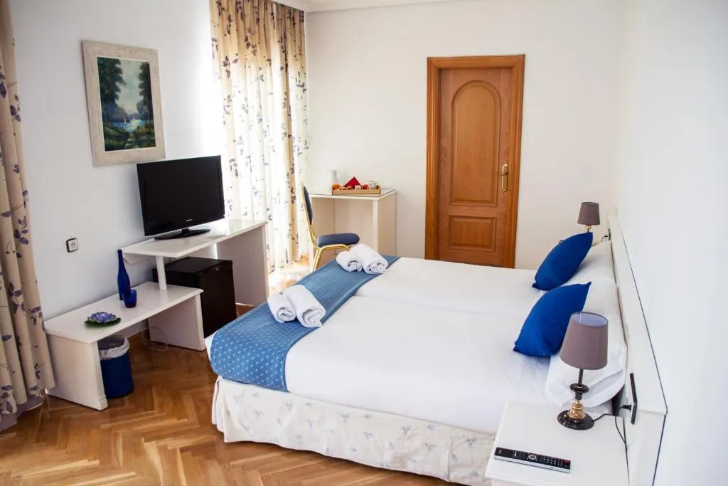 QUADRUPLE STANDARD Room, Checkin Parla Madrid, Madrid