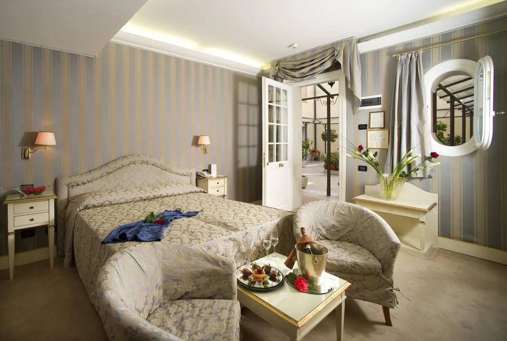 DOUBLE SUPERIOR Room, Carlton on the Grand Canal, Venice