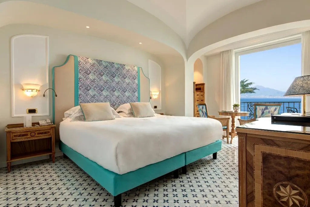 Double or Twin PREMIUM SEA VIEW Room, Grand Hotel Royal, Naples