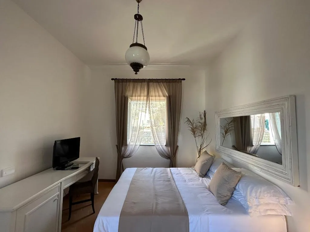 Room, Villa Puolo - With Private Sea Access, Naples