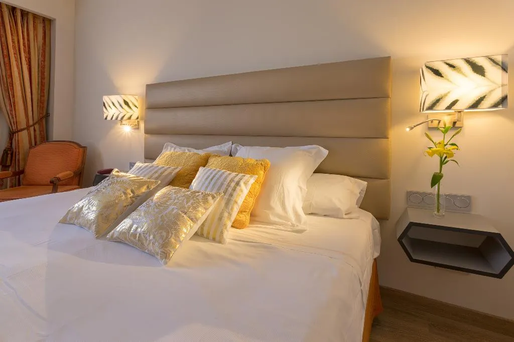 DOUBLE STANDARD Room, Izan Trujillo, Madrid