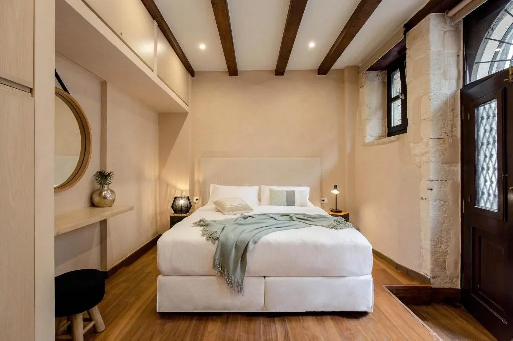 Room, J&G Suites, Crete