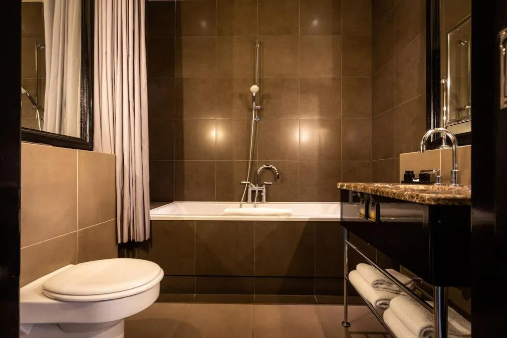 Room, College Hotel Amsterdam, Autograph Collection, Amsterdam