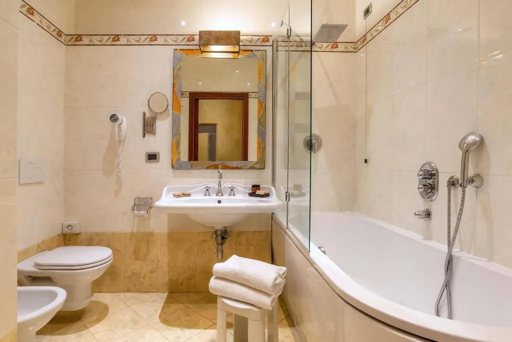 QUADRUPLE THREE BEDS Room, Alba Palace, Florence
