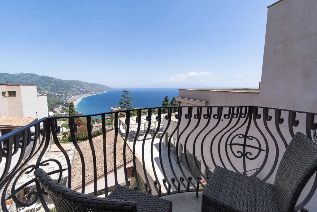 Double or Twin SEA VIEW WITH BALCONY Room, Villa Fiorita, Taormina