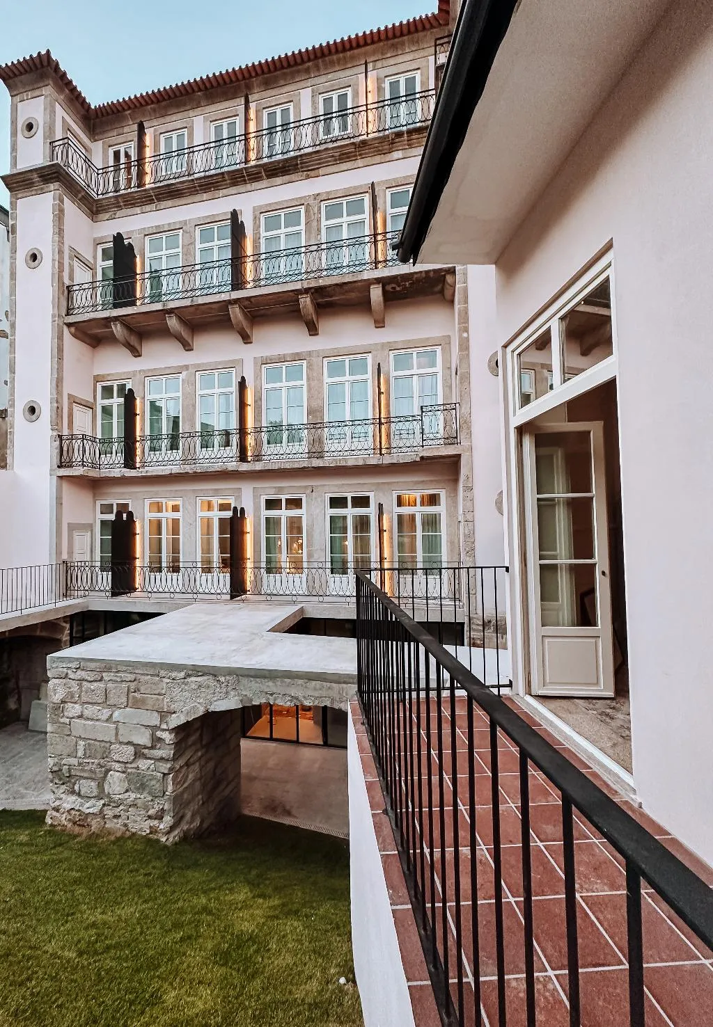 Terrace, GRANDE HOTEL PARIS by STAY HOTELS, Porto
