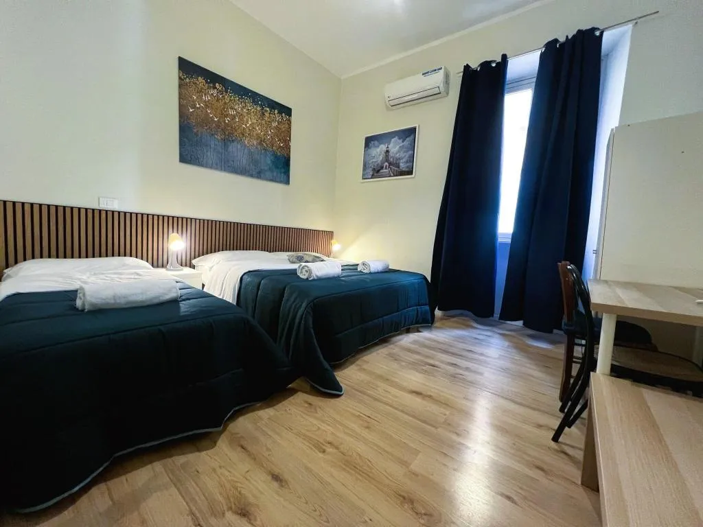 Room, Freedom Traveller, Naples