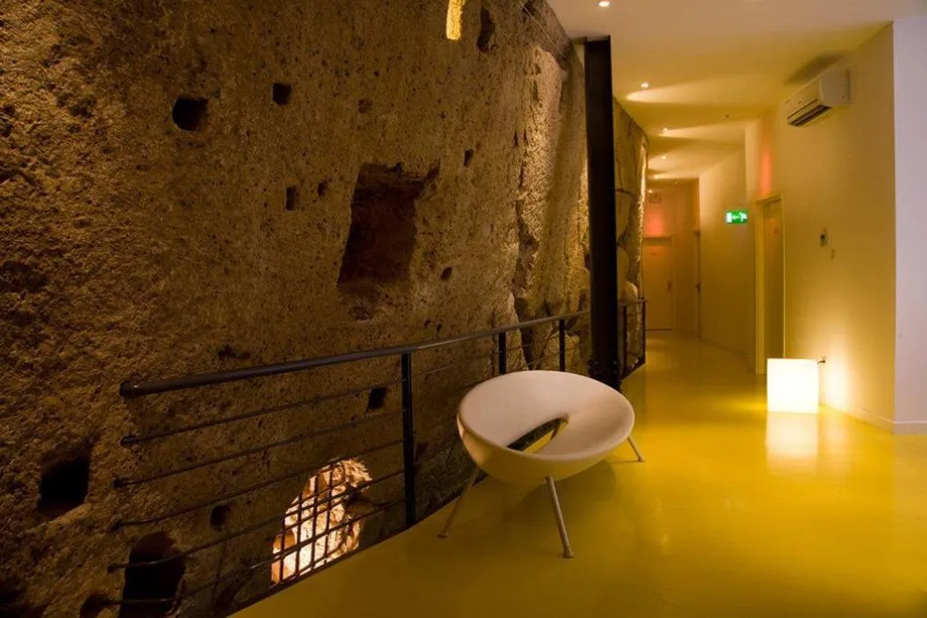 Lobby, Correra 241, Naples