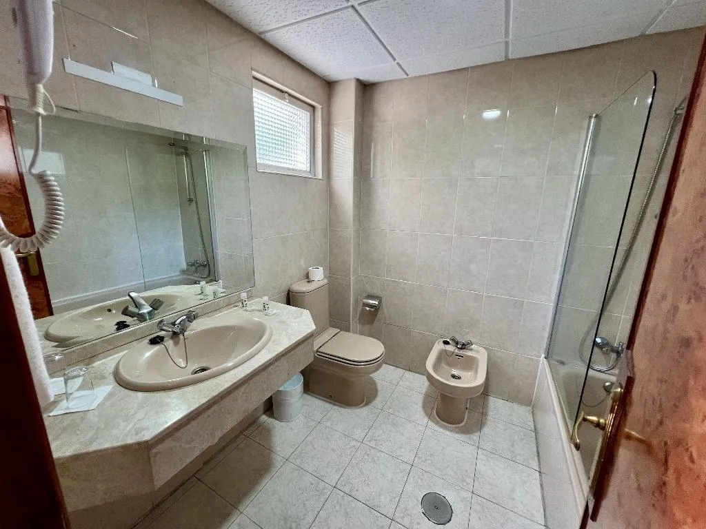 QUADRUPLE TWO DOUBLE BEDS Room, AP Hotel & Parking Madrid Aeropuerto, Madrid