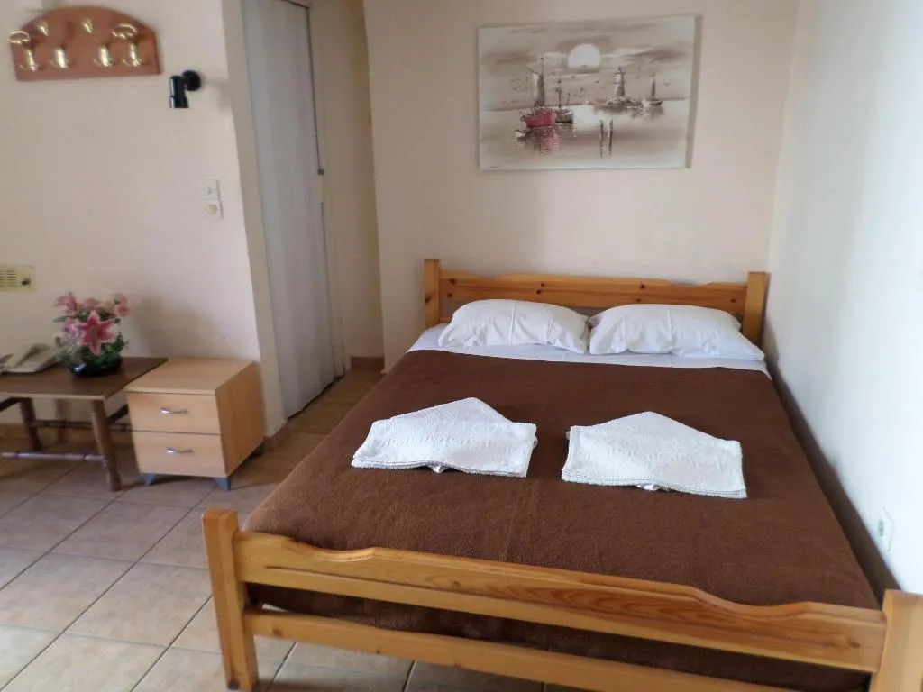 Room, Tina Economy Hotel, Crete