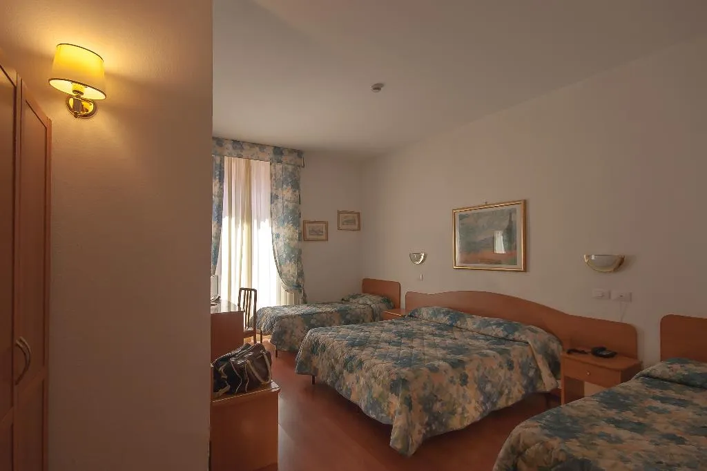 QUADRUPLE STANDARD Room, Tirreno, Rome