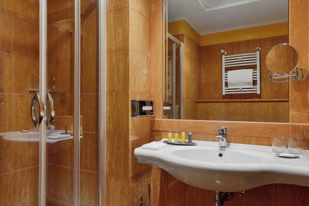 DOUBLE DELUXE KING BED Room, Marriott Hotel Rome Park, Rome