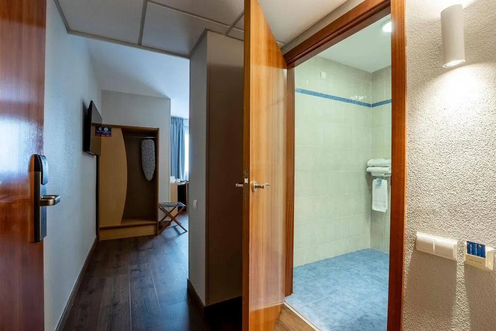 DOUBLE Accessible Room, Travelodge Alicante Puerto, Costa Blanca