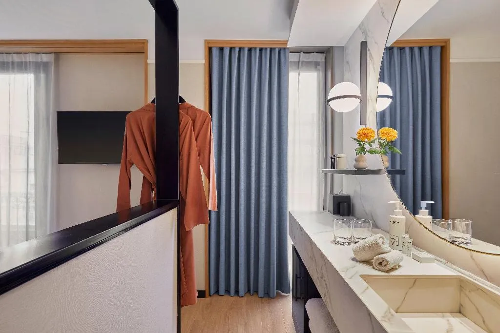 DOUBLE PREMIUM KING BED Room, Kimpton Vividora Hotel, Barcelona