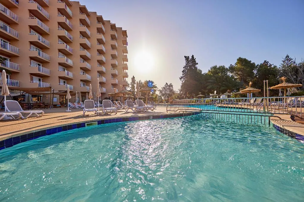 Pool, tent Palmanova, Majorca