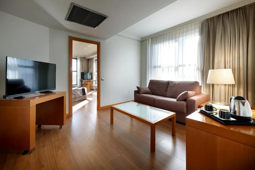 JUNIOR SUITE STANDARD Room, Exe Plaza, Madrid