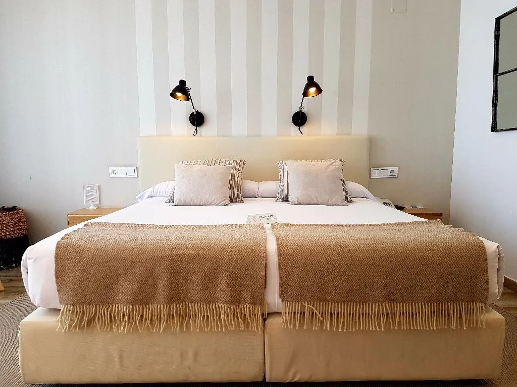Double or Twin DELUXE OCEAN VIEW ONE BEDROOM Room, Hotel Boutique Balandret, Valencia