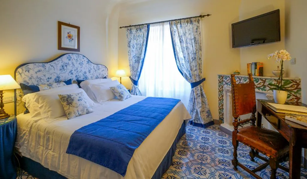 Room, Villa Cimbrone, Naples