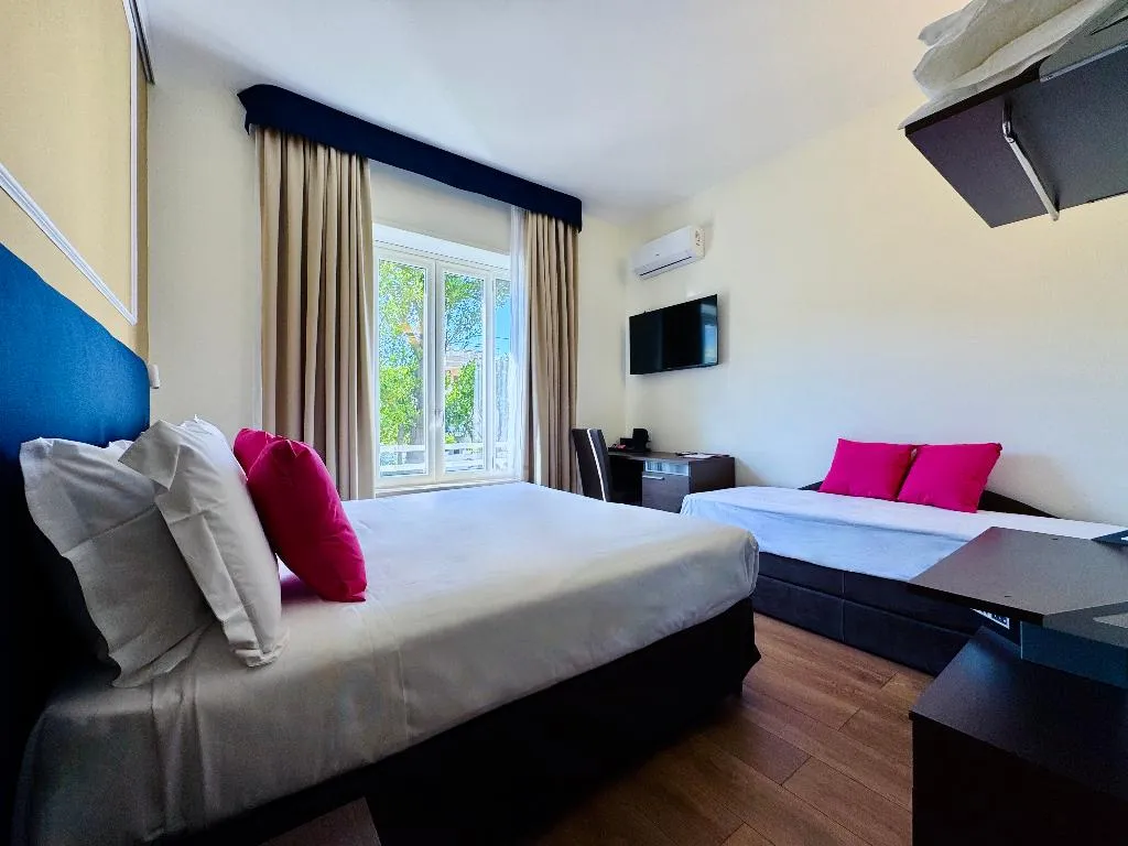 TRIPLE STANDARD Room, Hotel La Pergola, Naples