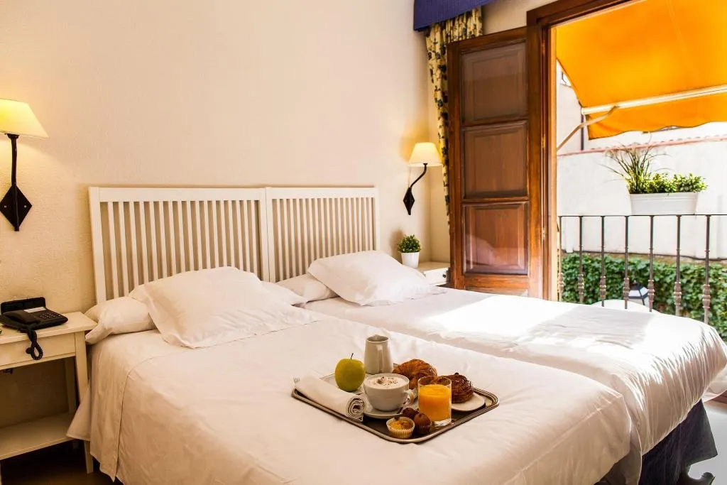 Room, Hostal Miguel De Cervantes, Madrid
