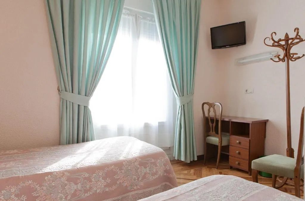 Room, Hostal Zamora, Madrid