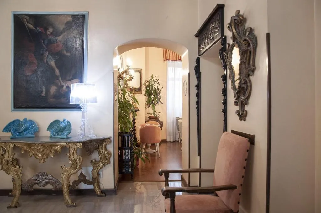 Lobby, San Guido, Milan