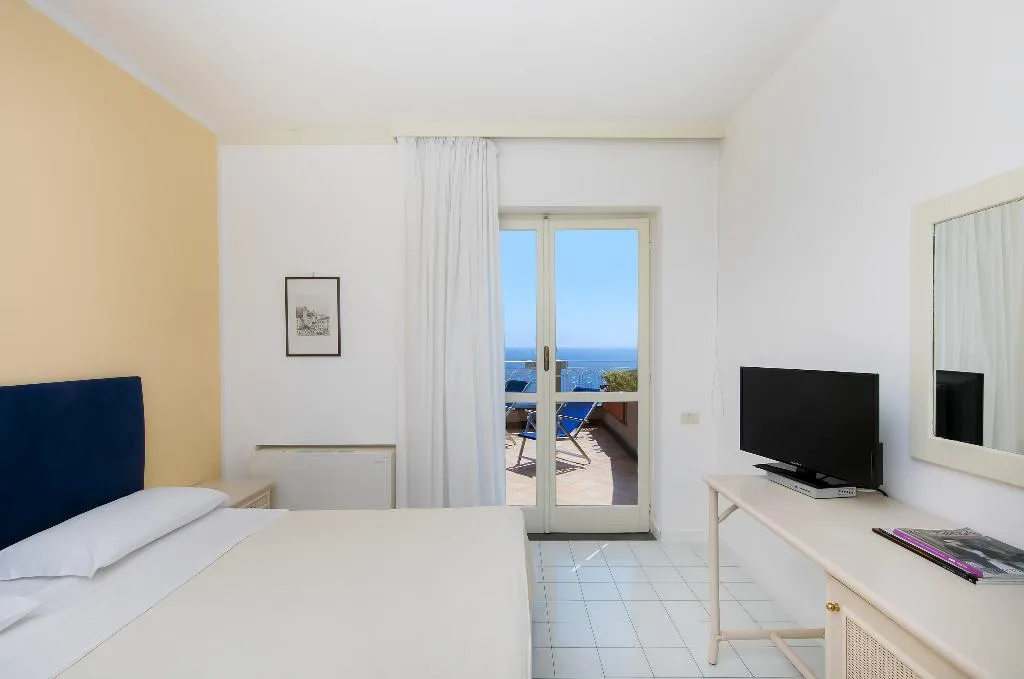 FAMILY ROOM SEA VIEW WITH TERRACE Room, Hotel Club Due Torri, Naples