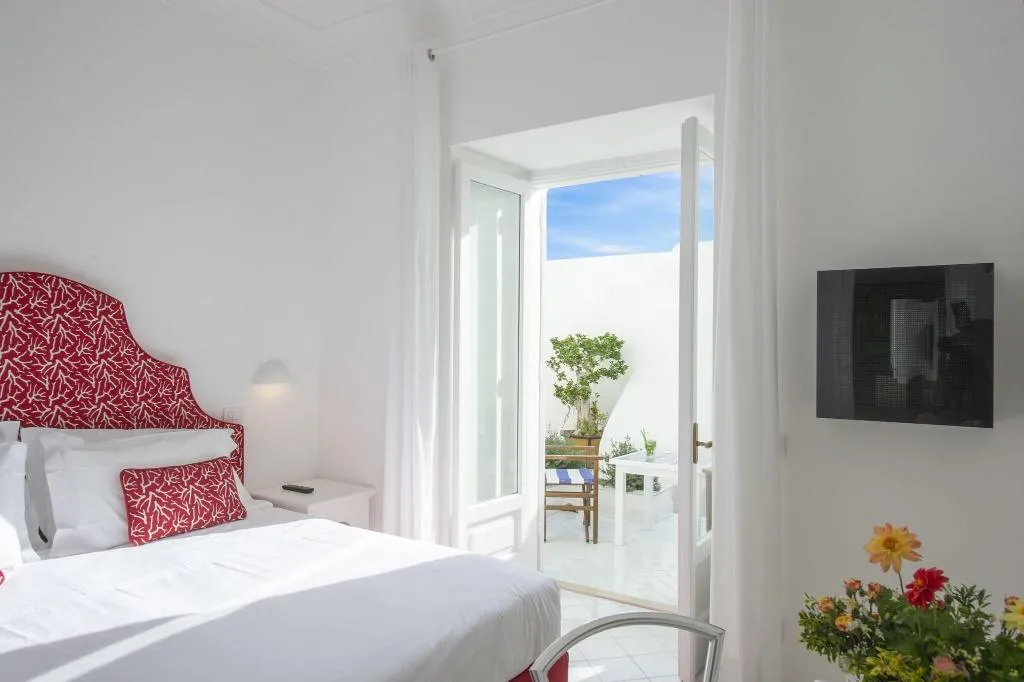 TRIPLE TWO BEDS Room, Tramonto D'oro, Naples