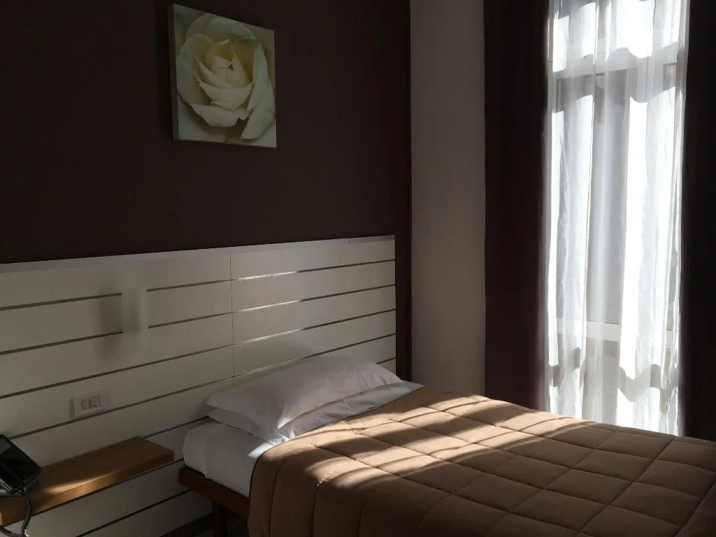 SINGLE STANDARD Room, Bert Hotel, Milan