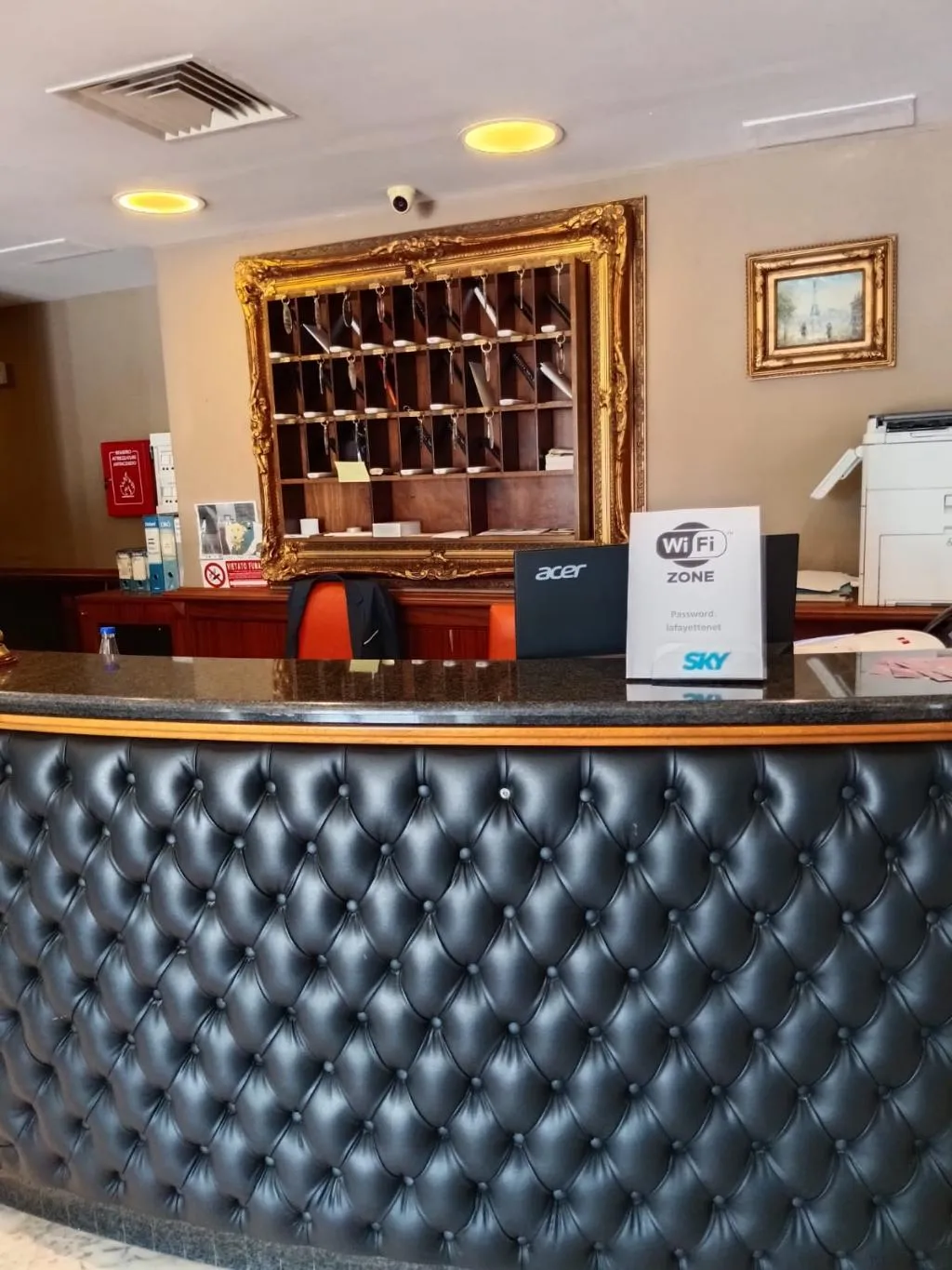 Lobby, La Fayette, Naples