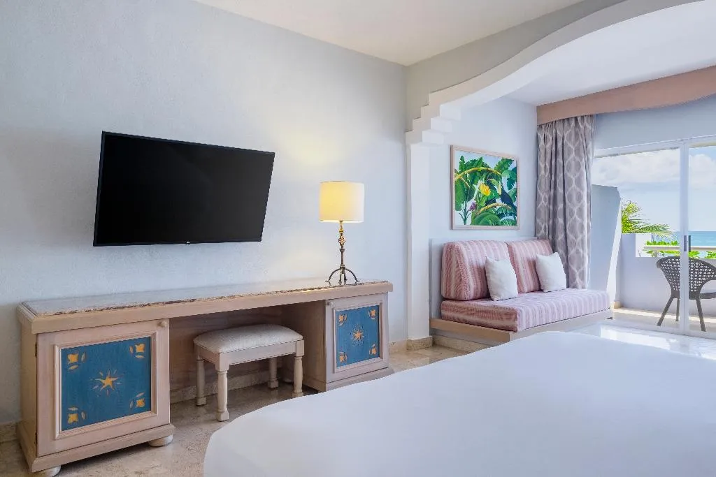 JUNIOR SUITE OCEAN FRONT Room, Iberostar Waves Paraiso del Mar All Inclusive, Cancun Area