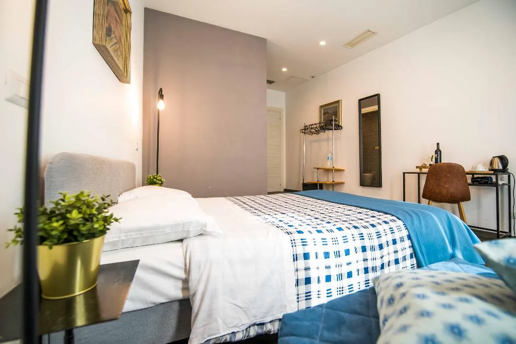 TRIPLE BASIC Room, Quattro Briganti, Naples