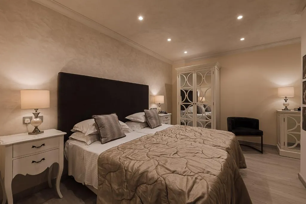 Room, Osborne Hotel, Malta