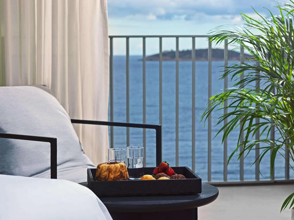 DOUBLE DELUXE SEA FRONT Room, NIKO Seaside Resort Crete MGallery, Crete