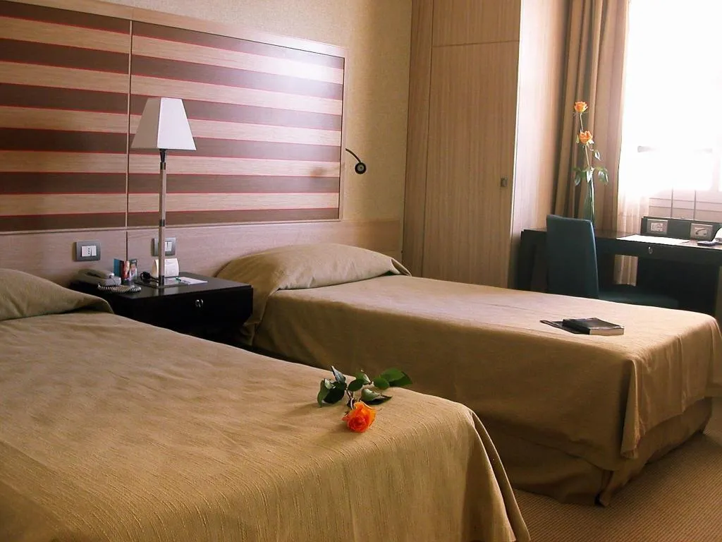TWIN DELUXE Room, Sheraton Parco de' Medici Rome Hotel, Rome