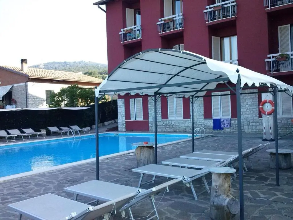 Pool, Cavalieri, Perugia
