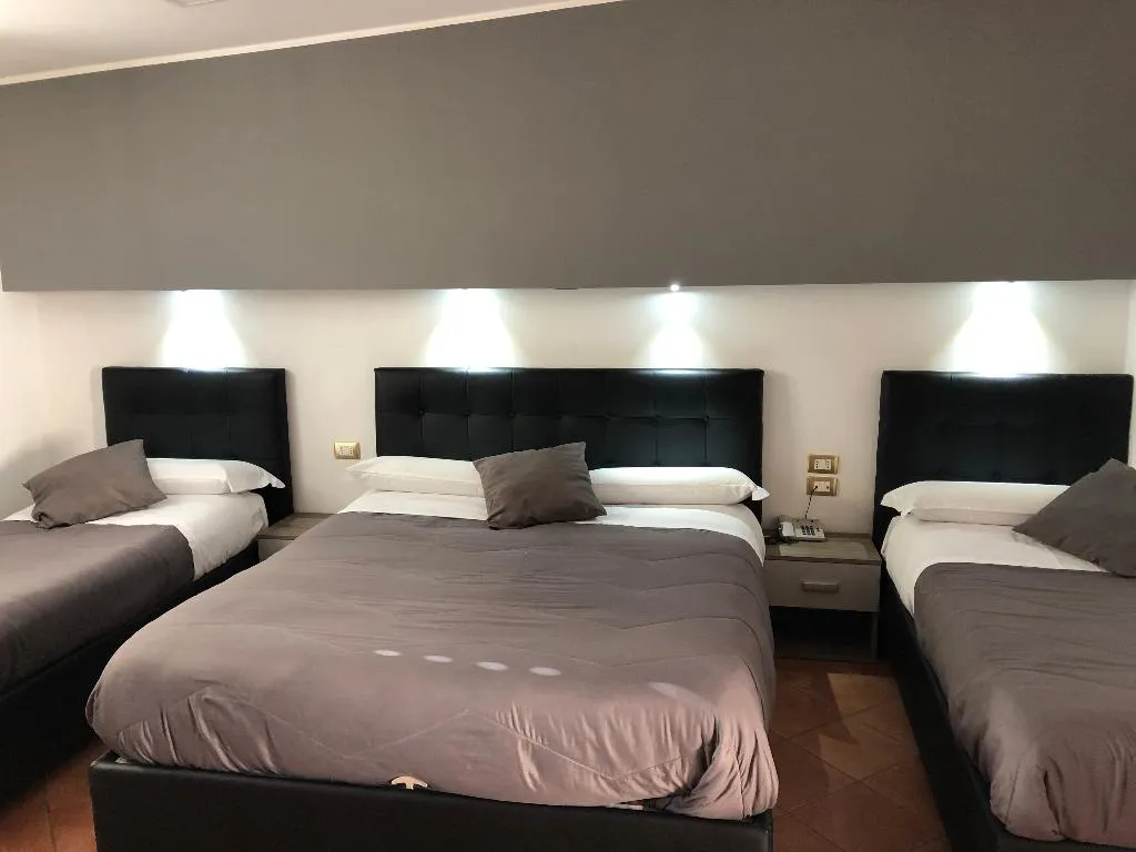 QUADRUPLE STANDARD Room, Hotel Nettuno, Naples
