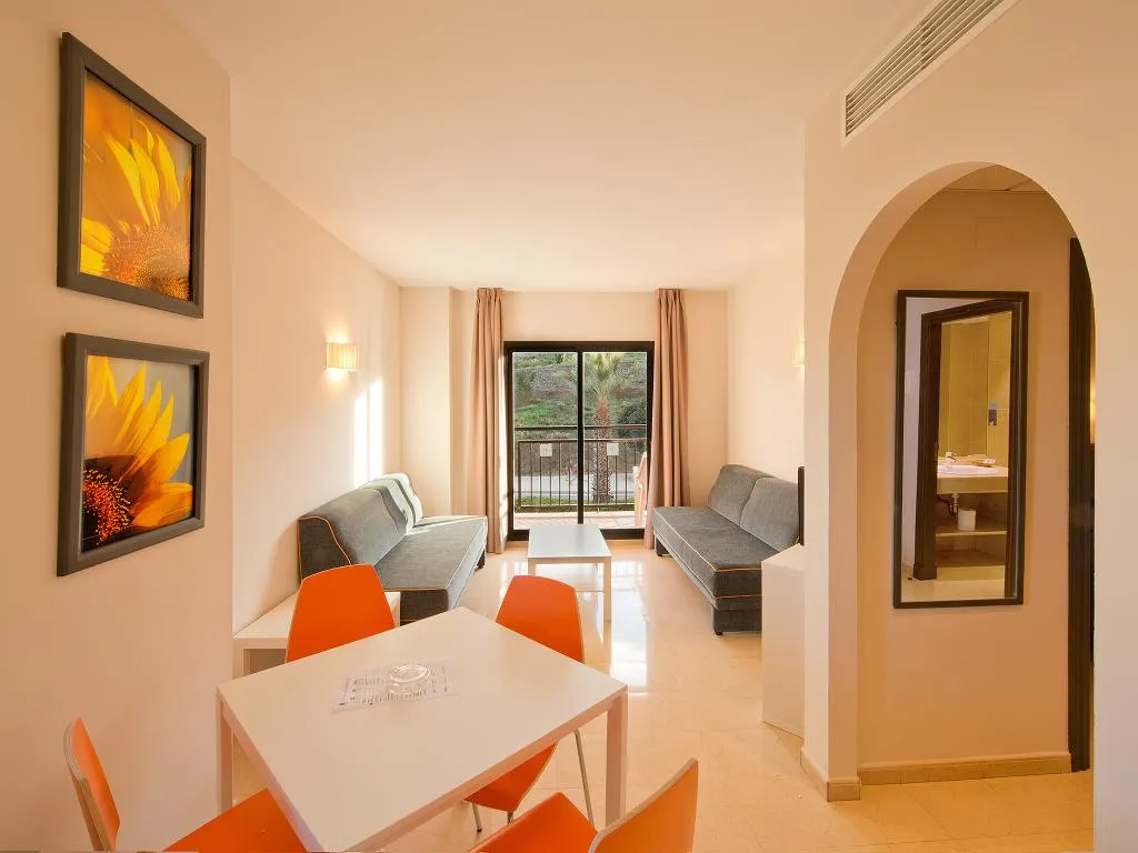 APARTMENT CAPACITY 4 ONE BEDROOM Room, Fuengirola Beach, Costa Del Sol