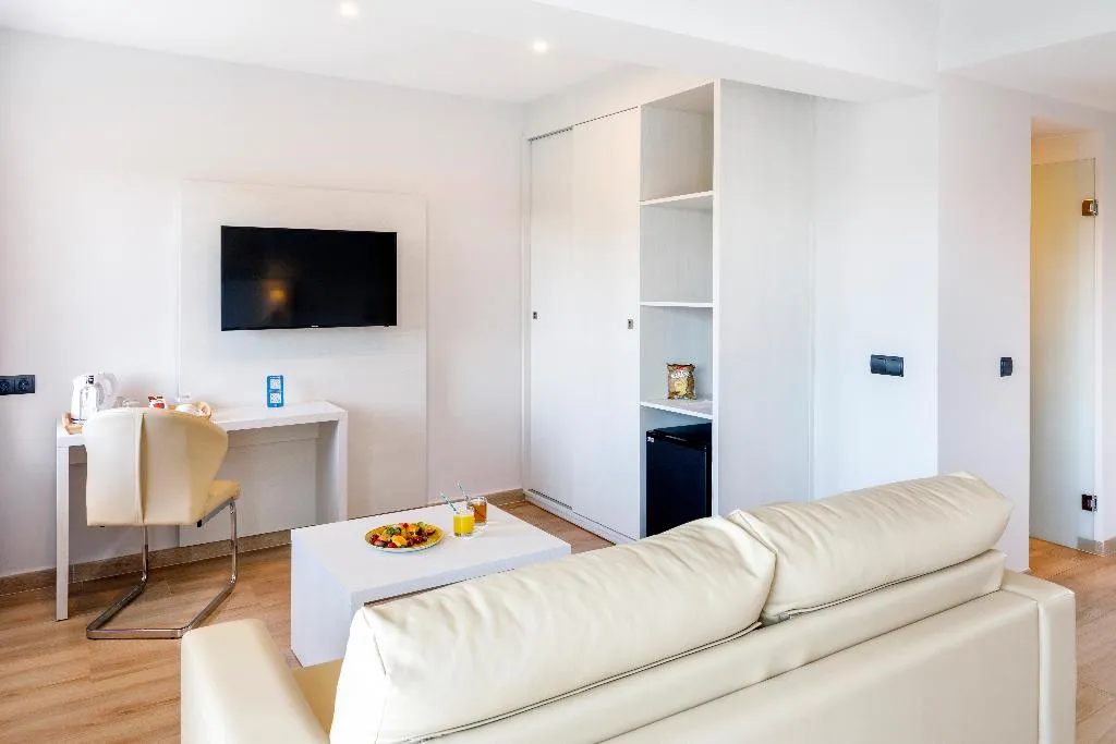 JUNIOR SUITE STANDARD Room, Mar Hotels Alcanada, Majorca