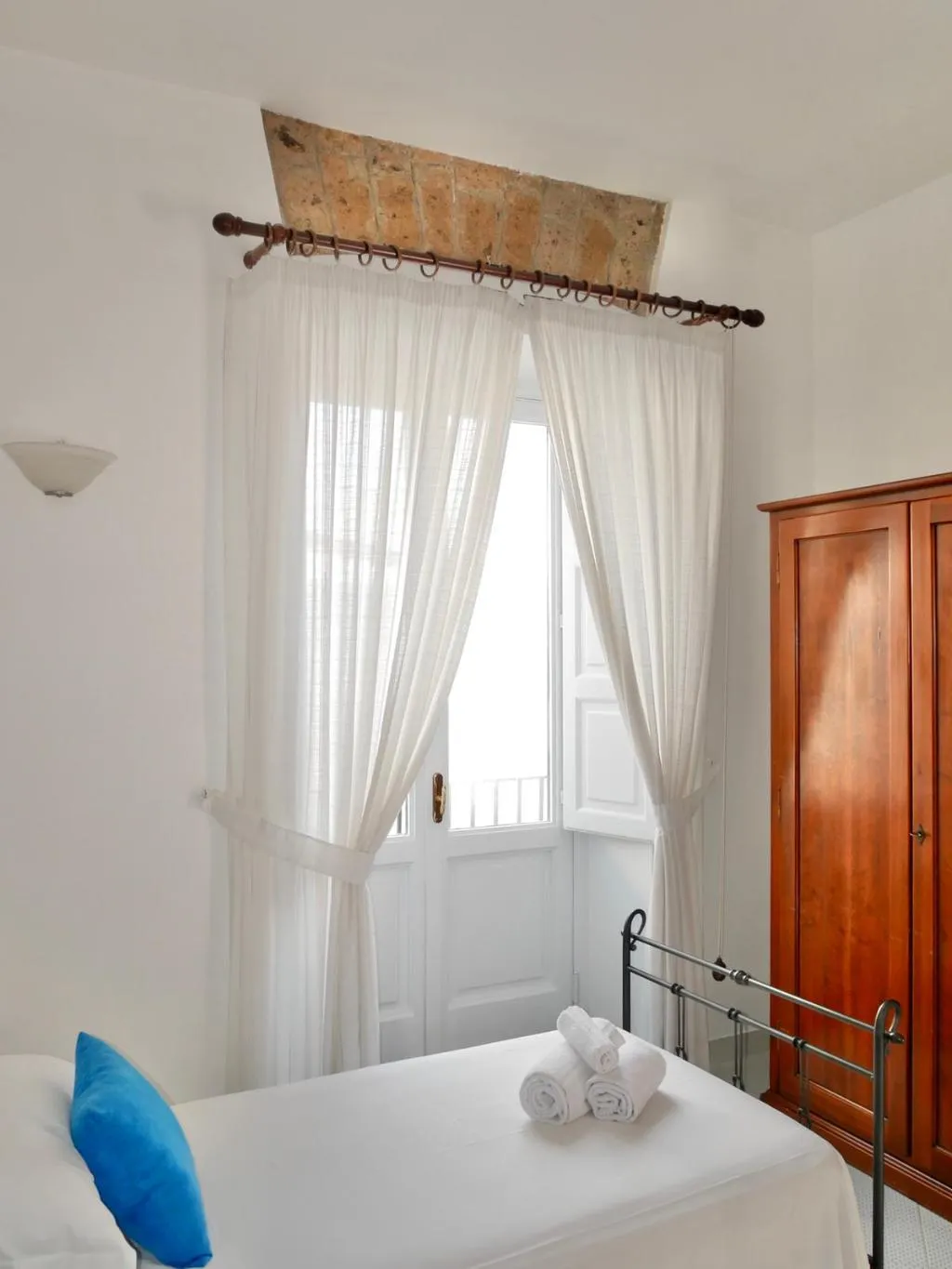 APARTMENT WITH TERRACE Room, Antico Palazzo Scala, Naples
